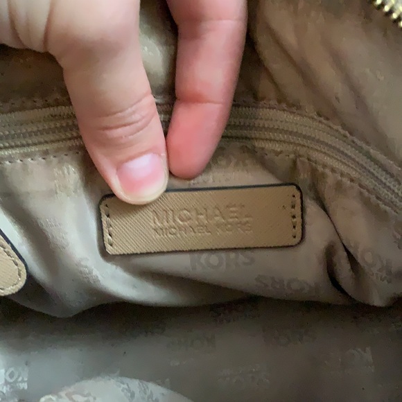 Michael kors cross body - Picture 10 of 16